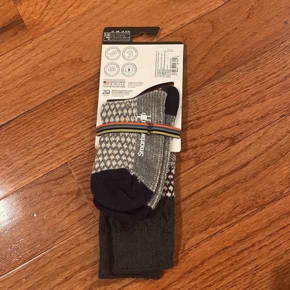 Women's Everyday Popcorn Cable Full Cushion Crew Socks - Colour: Dark Sage - Picture 2 of 2